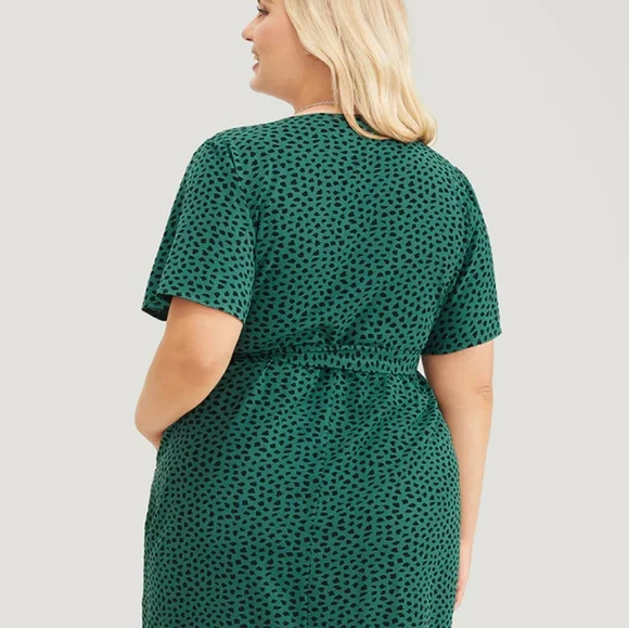 BloomChic Women's Green Ditsy Dot Wrap Ruffle V-Neck Knee Length Dress NWT 18/20 - Picture 2 of 15